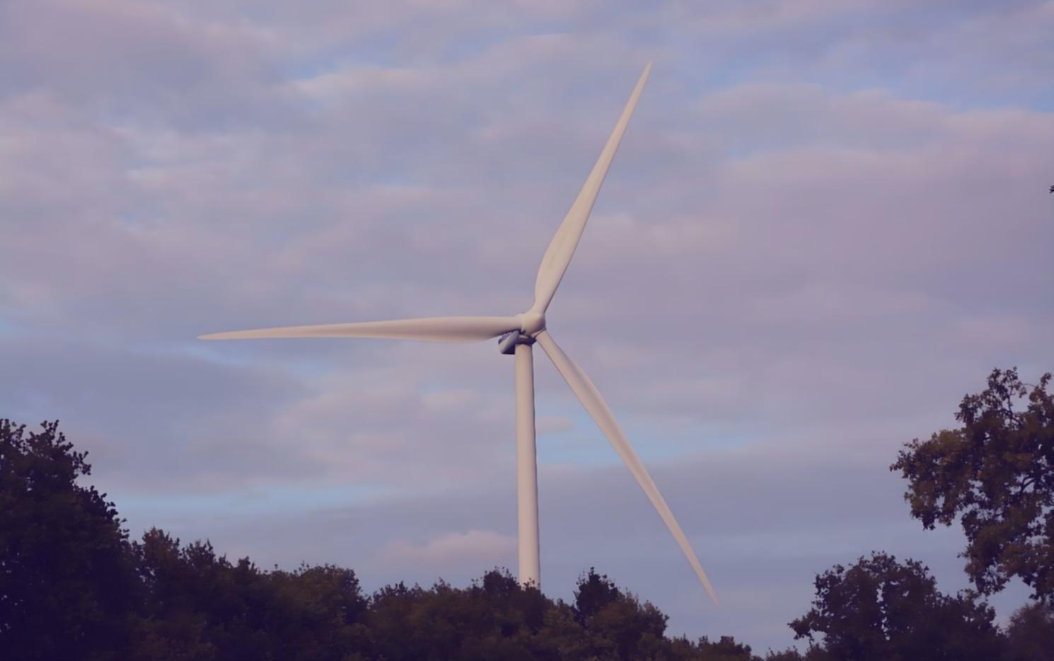 Étudiants internationaux collaborant lors d'un séminaire en ligne sur le stockage d'énergie